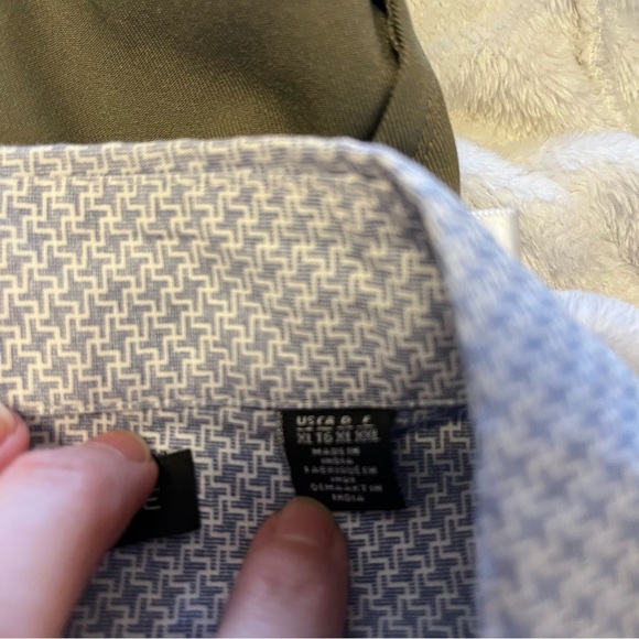 Saks Fifth Avenue Short Sleeve Button Down Men's Blue & White Patterned Shirt XL - Picture 11 of 13